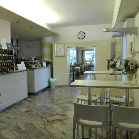 Primula Hotel 2*